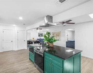 2601 N Willis Street - Photo Thumbnail 3