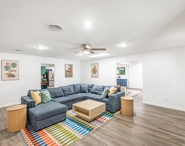 2601 N Willis Street - Photo Thumbnail 10