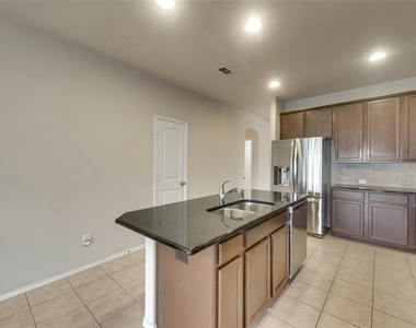 4721 Lazy Oaks Street - Photo Thumbnail 5