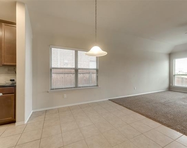 4721 Lazy Oaks Street - Photo Thumbnail 4