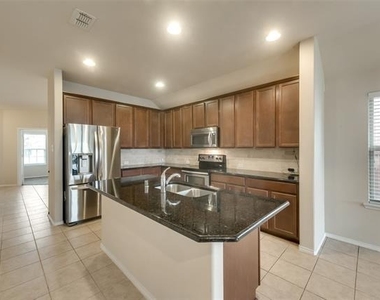 4721 Lazy Oaks Street - Photo Thumbnail 3