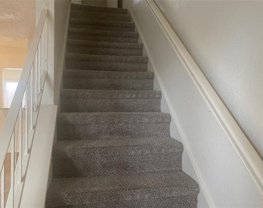 2826 Wimbledon Court - Photo Thumbnail 12