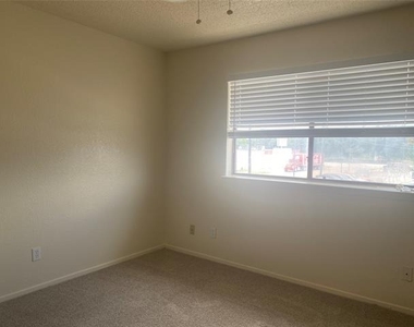 2826 Wimbledon Court - Photo Thumbnail 15