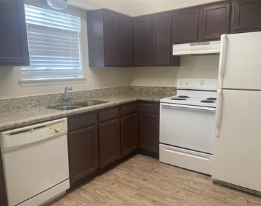 2826 Wimbledon Court - Photo Thumbnail 9