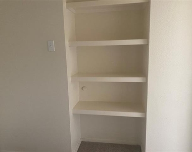 2826 Wimbledon Court - Photo Thumbnail 16