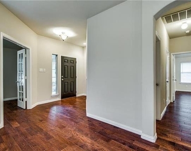 811 Creekside Drive - Photo Thumbnail 1