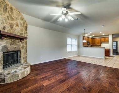 811 Creekside Drive - Photo Thumbnail 2