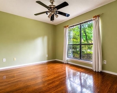 104 Summit Cove - Photo Thumbnail 8