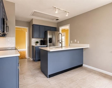 104 Summit Cove - Photo Thumbnail 5