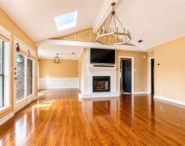 104 Summit Cove - Photo Thumbnail 2