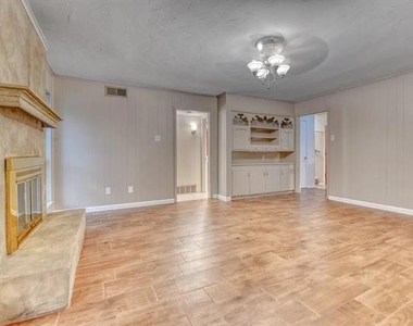 1619 Marquette Drive - Photo Thumbnail 9