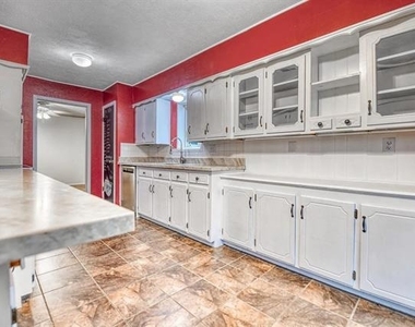 1619 Marquette Drive - Photo Thumbnail 5