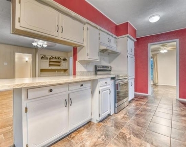 1619 Marquette Drive - Photo Thumbnail 4