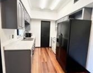 1700 Amelia Court - Photo Thumbnail 5