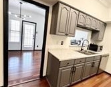 1700 Amelia Court - Photo Thumbnail 7