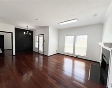 1700 Amelia Court - Photo Thumbnail 2