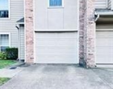 1700 Amelia Court - Photo Thumbnail 15