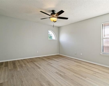 1712 E Peters Colony Road - Photo Thumbnail 18