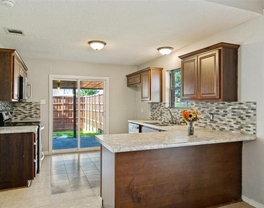 1712 E Peters Colony Road - Photo Thumbnail 7