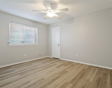 1712 E Peters Colony Road - Photo Thumbnail 16