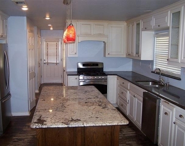 802 N Powell Parkway - Photo Thumbnail 3