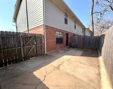 716 W Mulberry Street - Photo Thumbnail 1