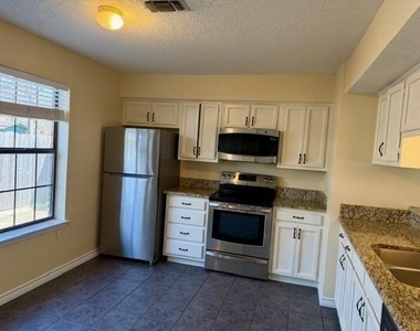716 W Mulberry Street - Photo Thumbnail 15