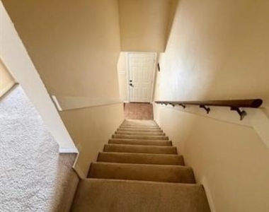 716 W Mulberry Street - Photo Thumbnail 9