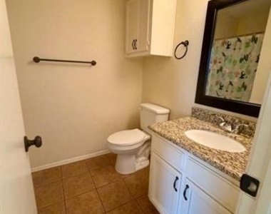 716 W Mulberry Street - Photo Thumbnail 4