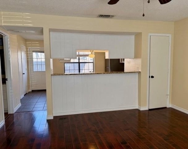 716 W Mulberry Street - Photo Thumbnail 14
