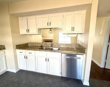 716 W Mulberry Street - Photo Thumbnail 11