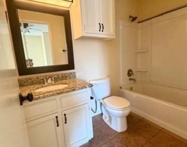 716 W Mulberry Street - Photo Thumbnail 8