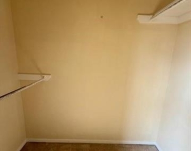716 W Mulberry Street - Photo Thumbnail 6