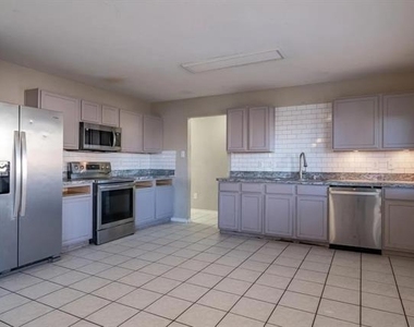 2808 High Pointe Boulevard - Photo Thumbnail 11