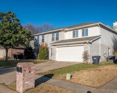 2808 High Pointe Boulevard - Photo Thumbnail 1