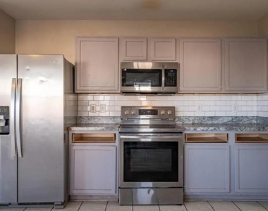 2808 High Pointe Boulevard - Photo Thumbnail 8