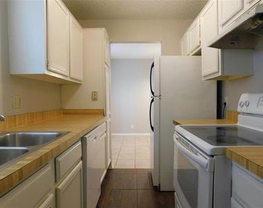 1915 Kingswood Court - Photo Thumbnail 8