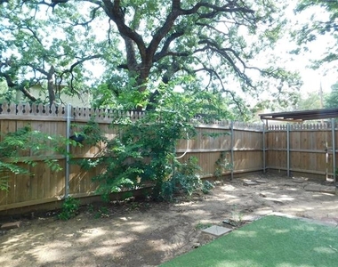 1915 Kingswood Court - Photo Thumbnail 21