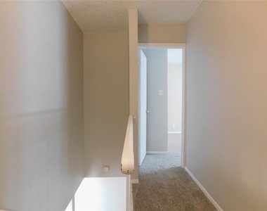 1915 Kingswood Court - Photo Thumbnail 12