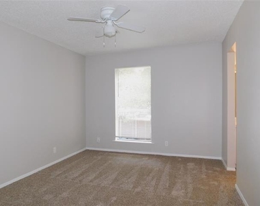 1915 Kingswood Court - Photo Thumbnail 19