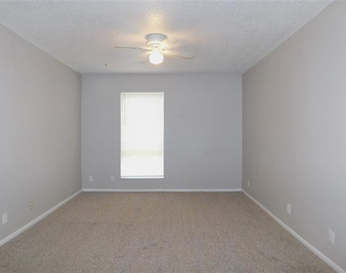 1915 Kingswood Court - Photo Thumbnail 10