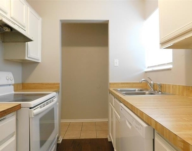 1915 Kingswood Court - Photo Thumbnail 7