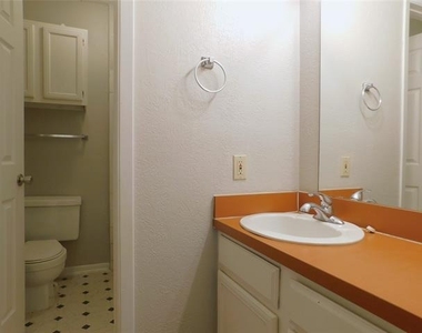 1915 Kingswood Court - Photo Thumbnail 11