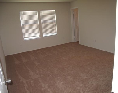 1609 Lone Pine Drive - Photo Thumbnail 5