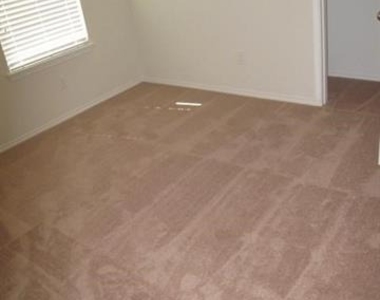 1609 Lone Pine Drive - Photo Thumbnail 1