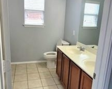 1609 Lone Pine Drive - Photo Thumbnail 17