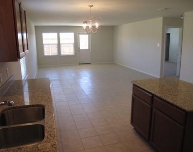 1609 Lone Pine Drive - Photo Thumbnail 2