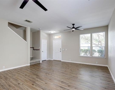 10724 Astor Drive - Photo Thumbnail 7