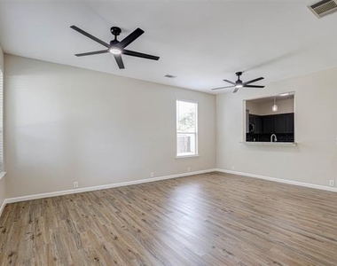 10724 Astor Drive - Photo Thumbnail 5
