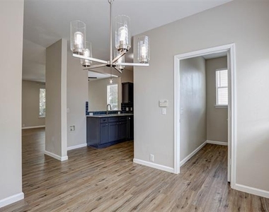 10724 Astor Drive - Photo Thumbnail 12